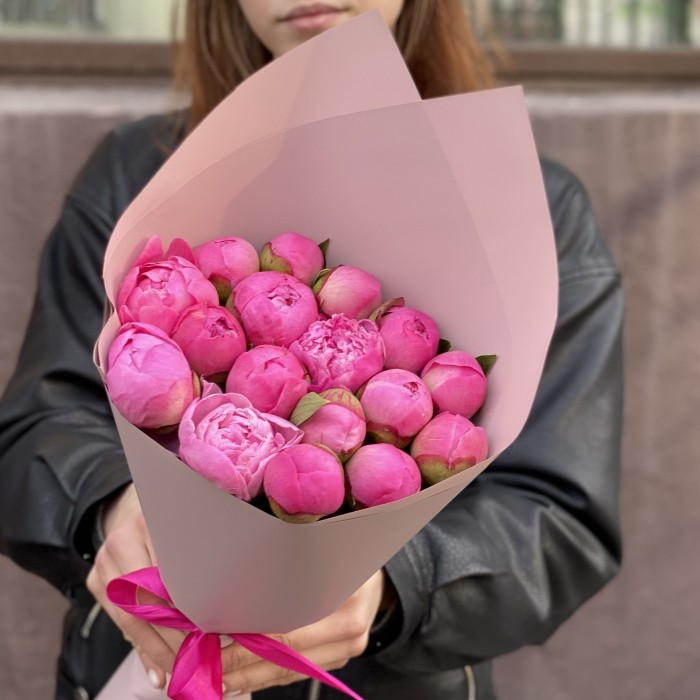 17 розовых пионов Флеминг